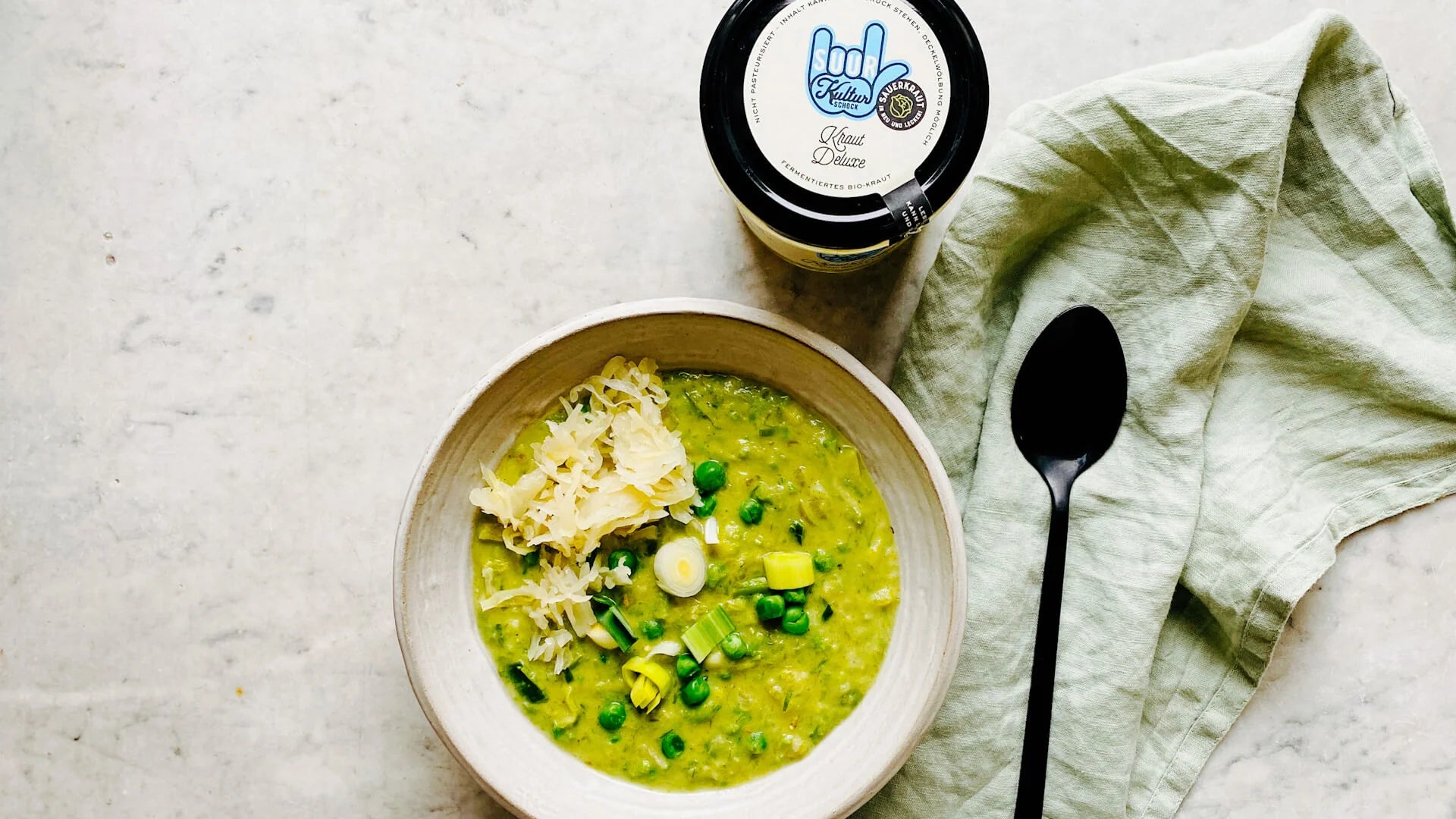 Grüne Veggie-Suppe mit Kraut – suur.love Grüne Veggie-Suppe mit Kraut – suur.love