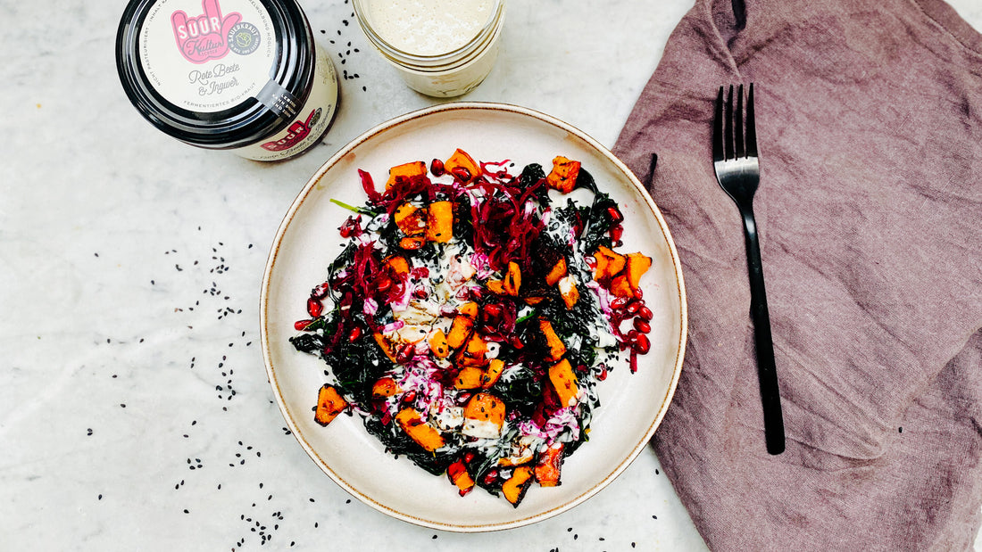 Salat aus Palmkohl, Kürbis & Kraut mit Tahinidressing