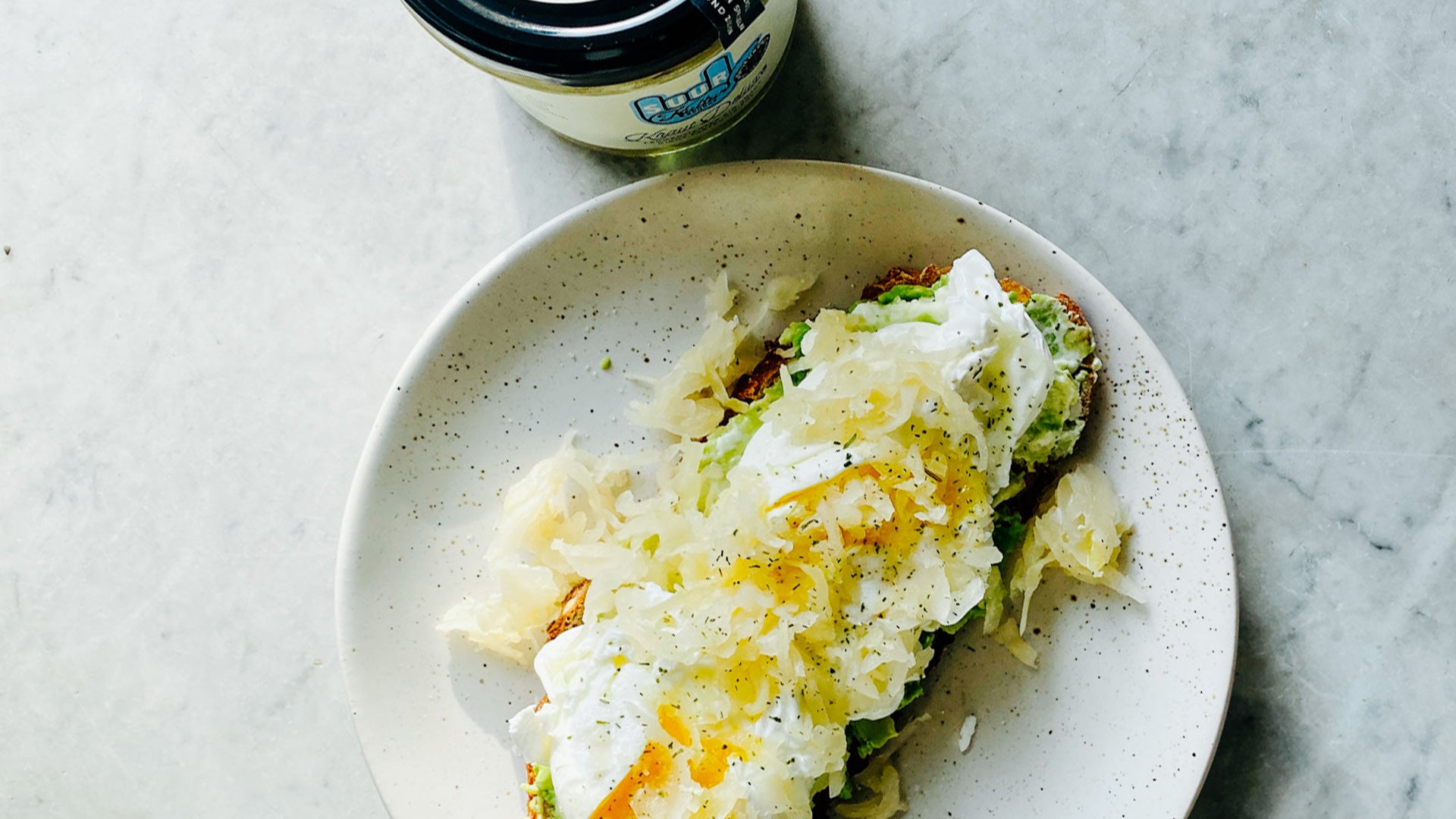 Sandwich mit Avo, pochiertem Ei & Kraut – suur.love Sandwich mit Avo, pochiertem Ei & Kraut – suur.love